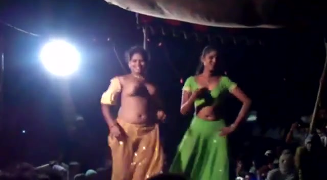 Shameless Indian amateurs accidentally exposing their natural boobs